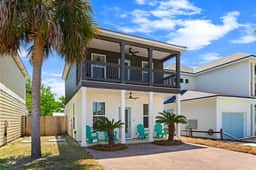 Entire Home: Quiet West End - Dazed by the Beach - Image 2
