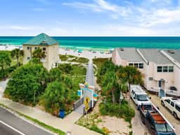 Beachwalk: Walk to Beach & Pool - Image 5