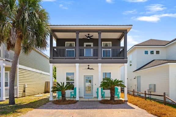 Entire Home: Quiet West End - Dazed by the Beach - Image 1