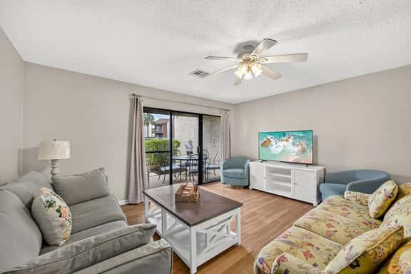 Beachwalk: Walk to Beach & Pool - Image 1