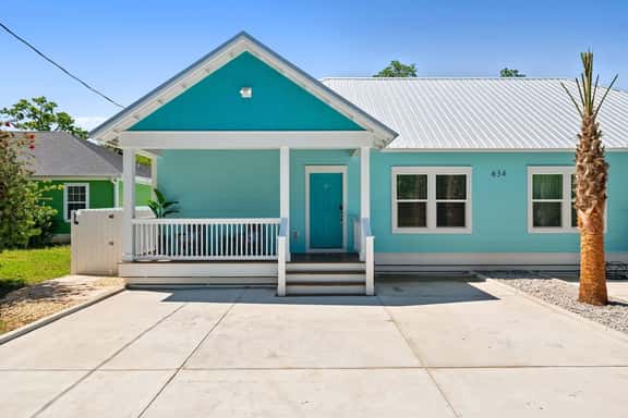 New Modern Home with Yard - Heavens Villa - Image 1