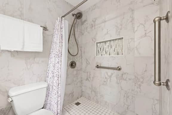 Coastal Escape - Beachfront Studio with Gulf Views - Image 3