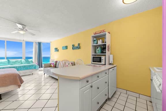 Coastal Escape - Beachfront Studio with Gulf Views - Image 4